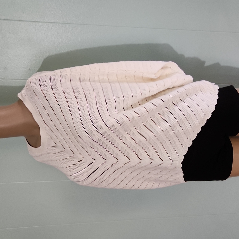 Calligraphic Knit Blouse - Picture 5 of 11